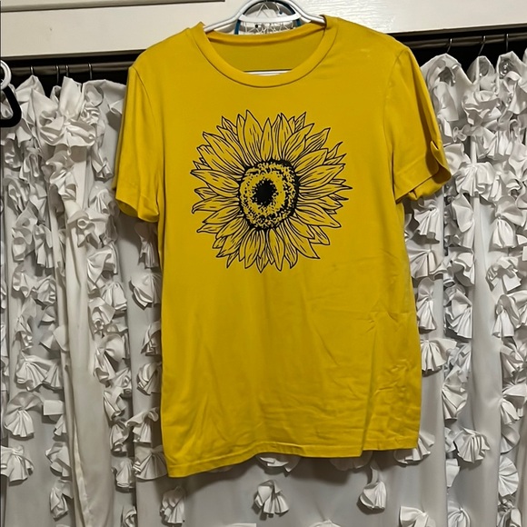 Yellow Sunflower Graphic Tee - Picture 1 of 3